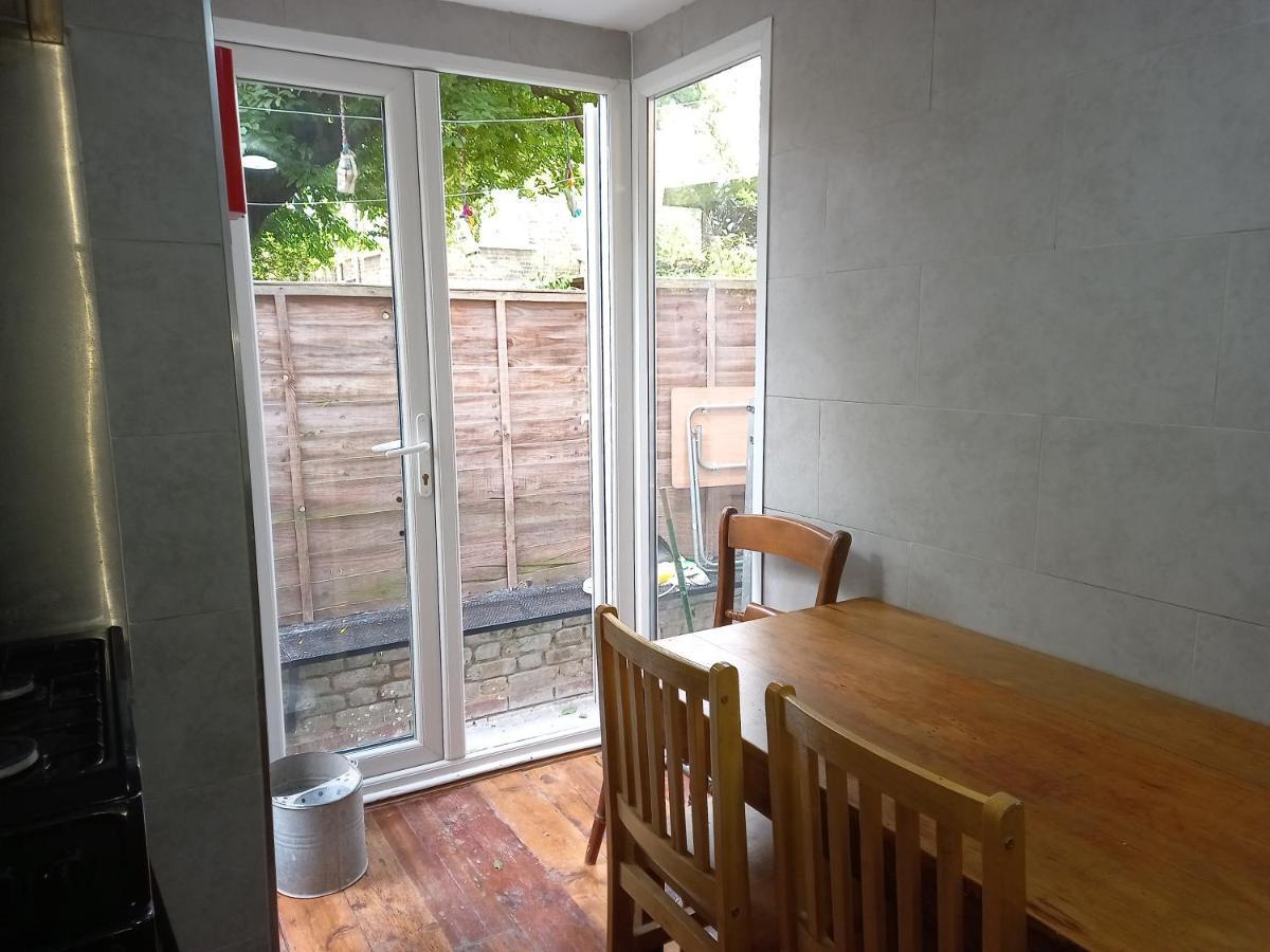 Bubblesbnb- 4 Bedroom House Londres Extérieur photo